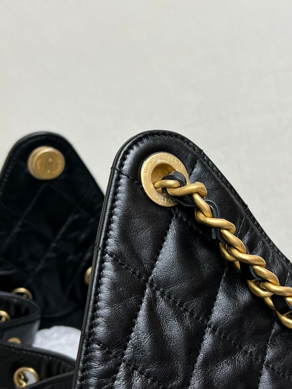 Chanel Chanel 25 large handbag, Grained calfskin & gold-tone black