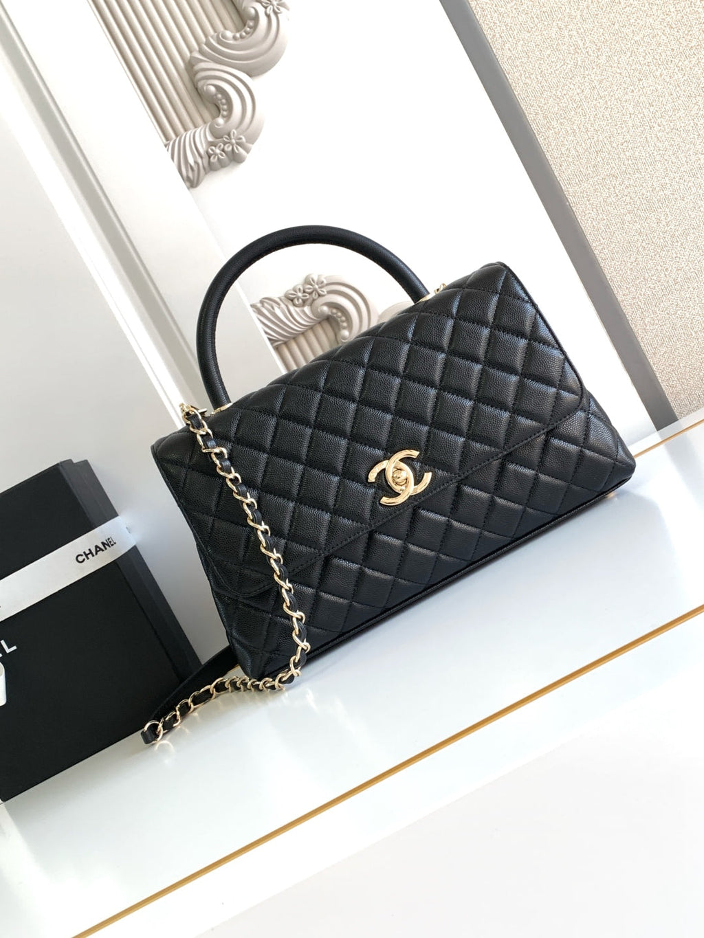 Chanel SSap bag with top handle, Lambskin, black — Fashion