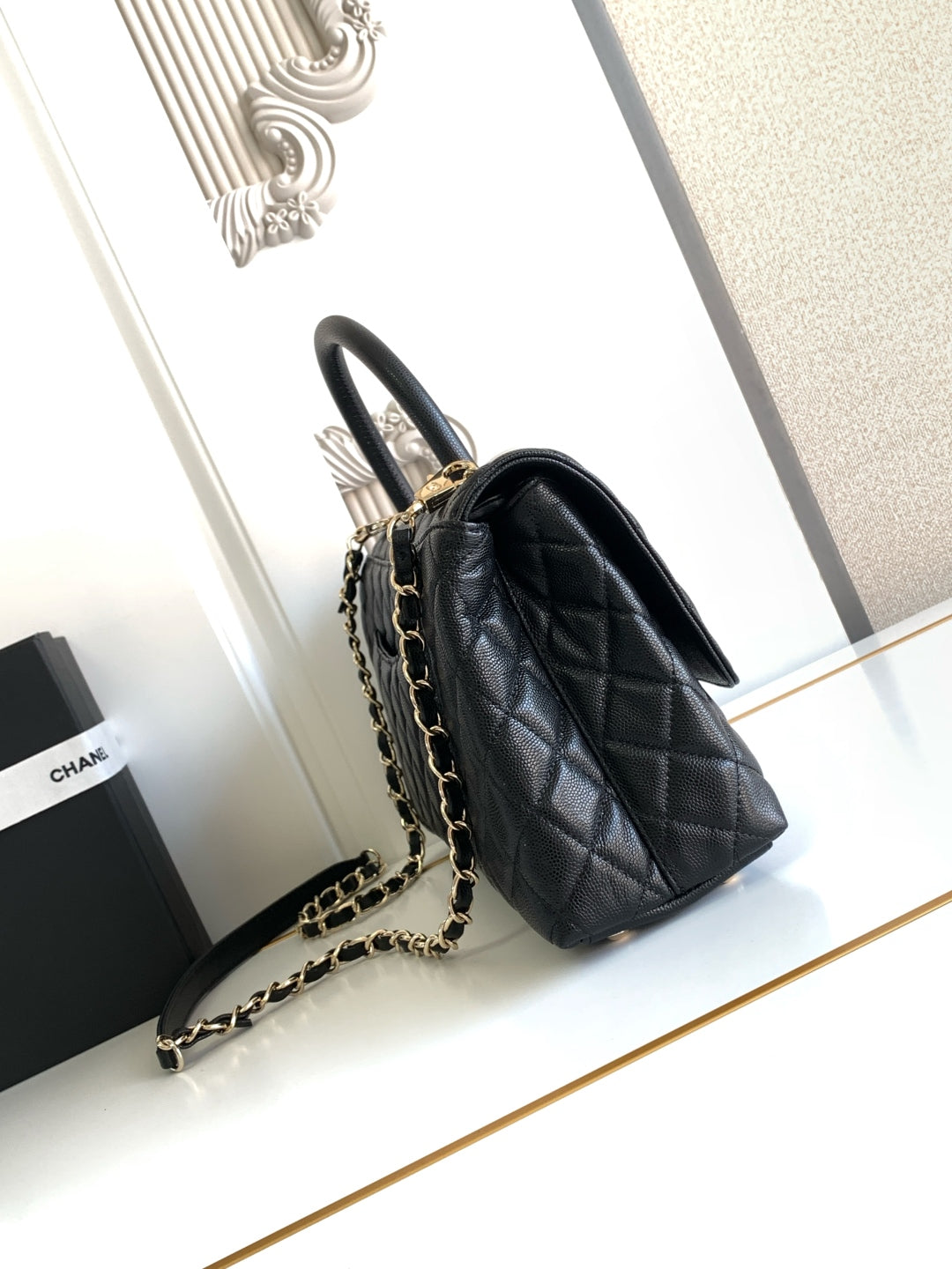 Chanel SSap bag with top handle, Lambskin, black — Fashion