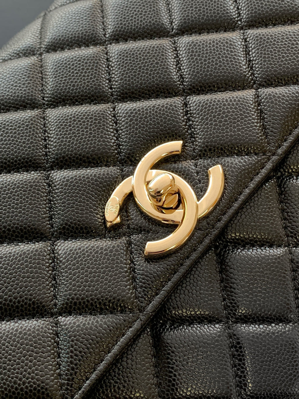 Chanel SSap bag with top handle, Lambskin, black — Fashion